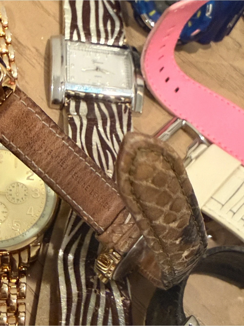 12 BUNDLE Mixed Lot of Fashion Wristwatches - Assorted Colors